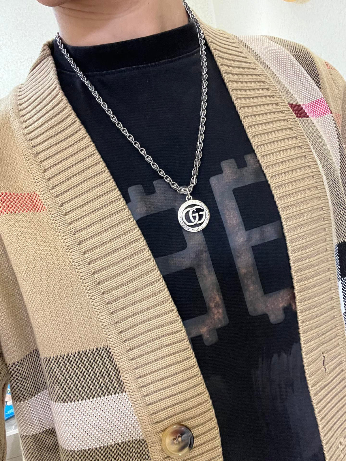 Double-G Emblem Pendant Necklace in Polished Metal-Tone – Vintage Detail – Design 038 detail view
