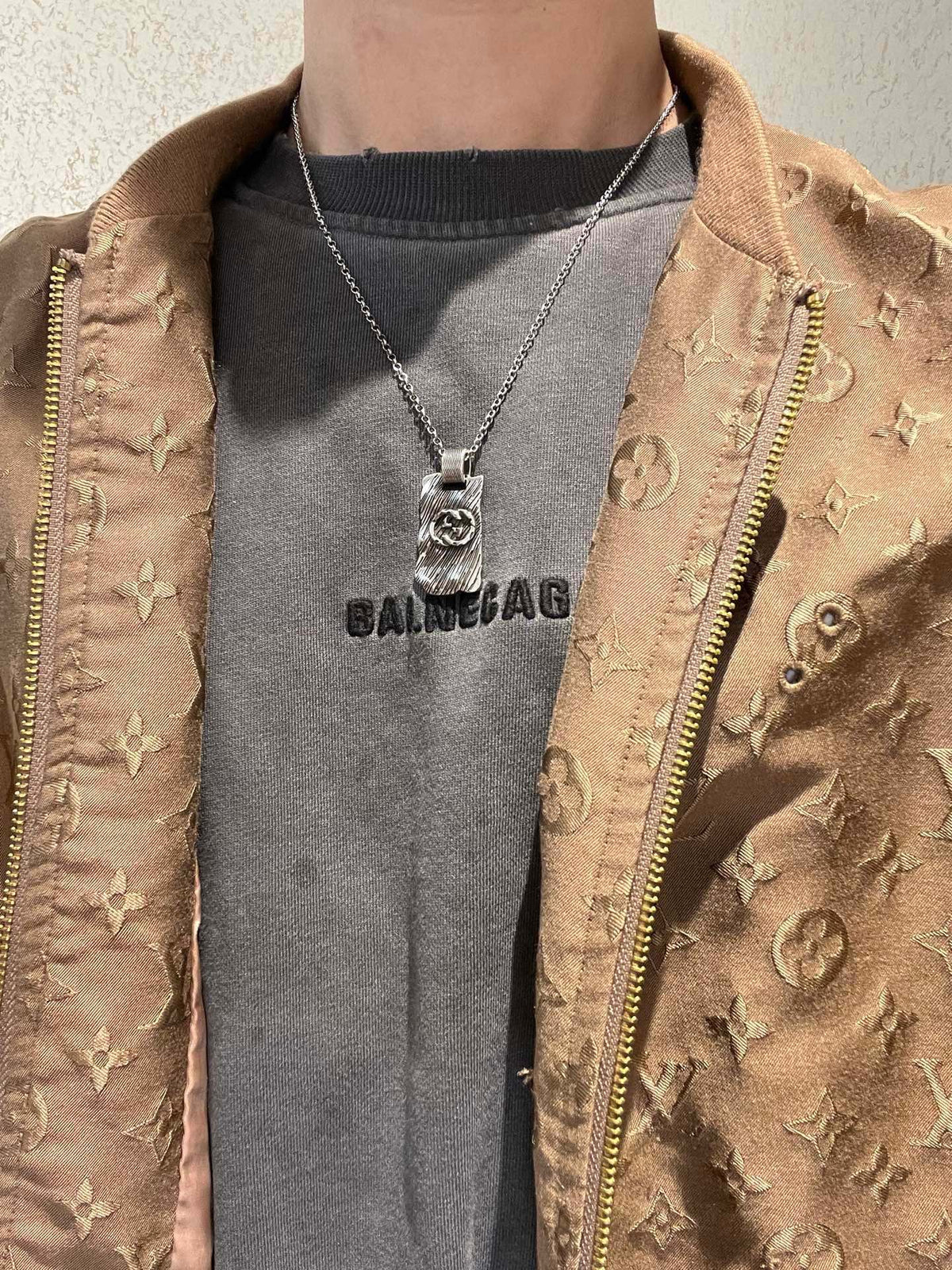 Double-G Emblem Pendant Necklace in Polished Metal-Tone – Design 143 detail view
