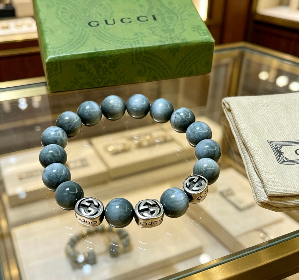 Double-G Emblem Bracelet in Polished Metal-Tone – Vintage Detail – Design 006 side detail
