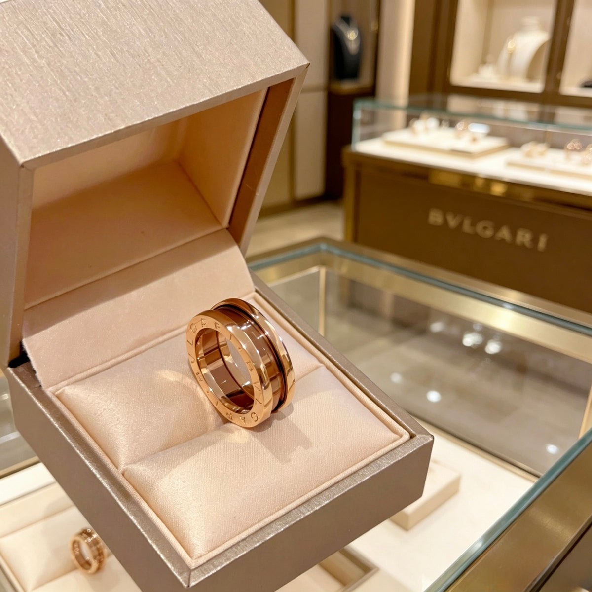 Geometric Emblem Statement Ring in Rose-Gold-Tone – Rose Gold Detail – Design 006 main product view