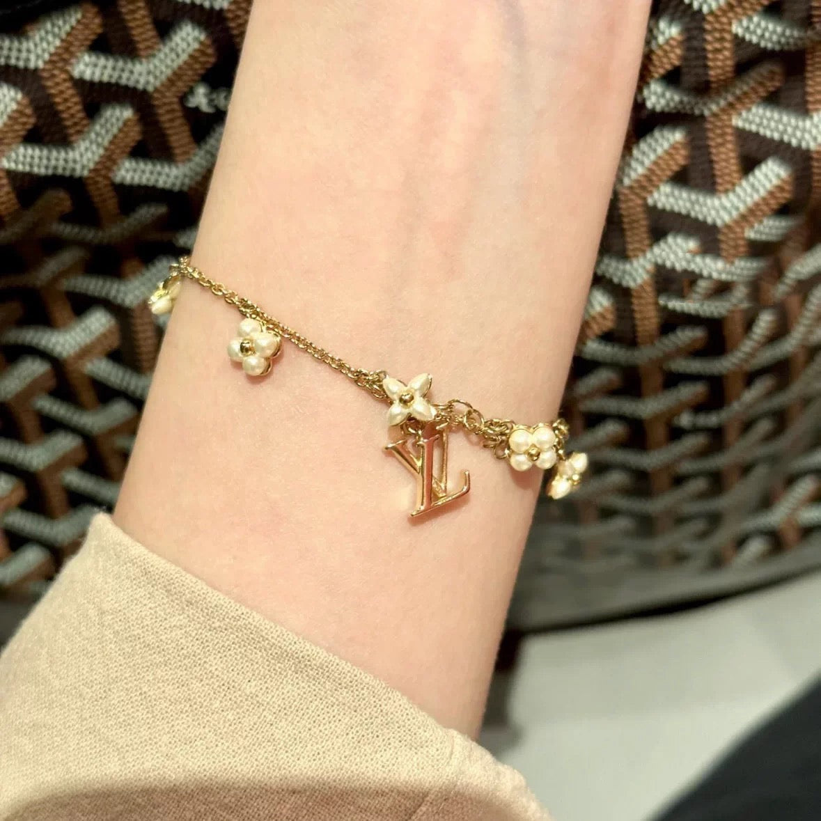 Geometric Emblem Bracelet in Polished Metal-Tone – Design 026 detail view