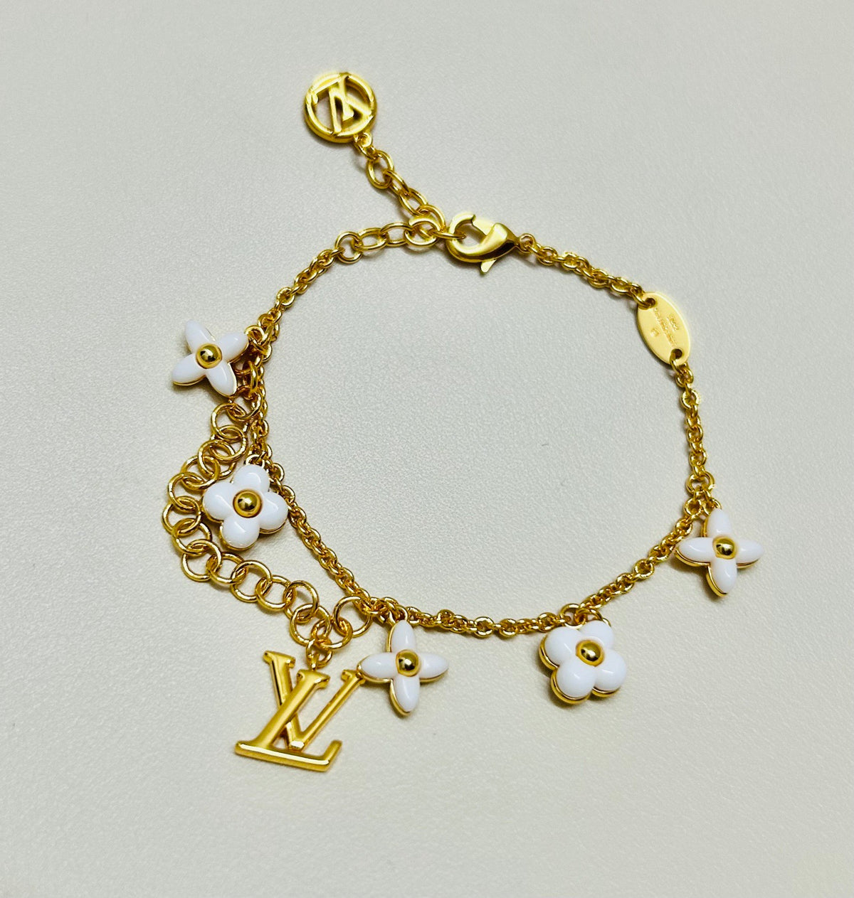 Geometric Emblem Bracelet in Polished Metal-Tone – Design 025 side detail