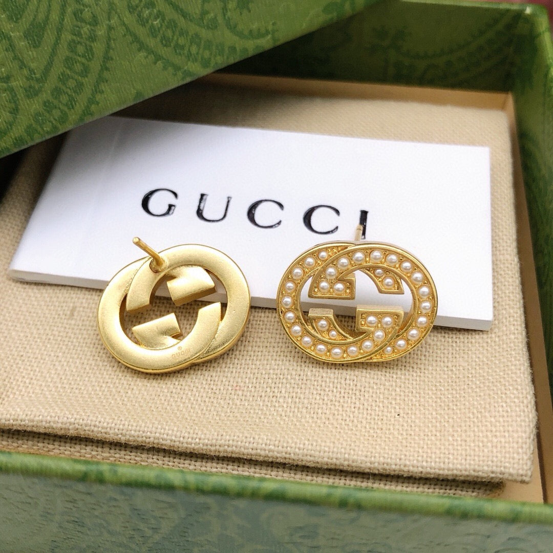 Double-G Emblem Stud Earrings in Polished Metal-Tone – Design 027 main product view