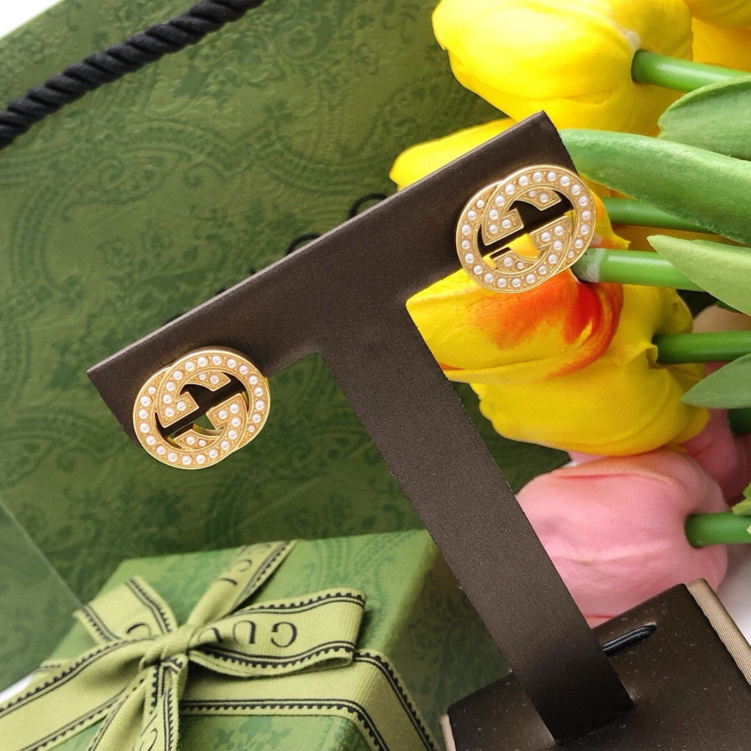 Double-G Emblem Stud Earrings in Polished Metal-Tone – Design 027 close-up detail