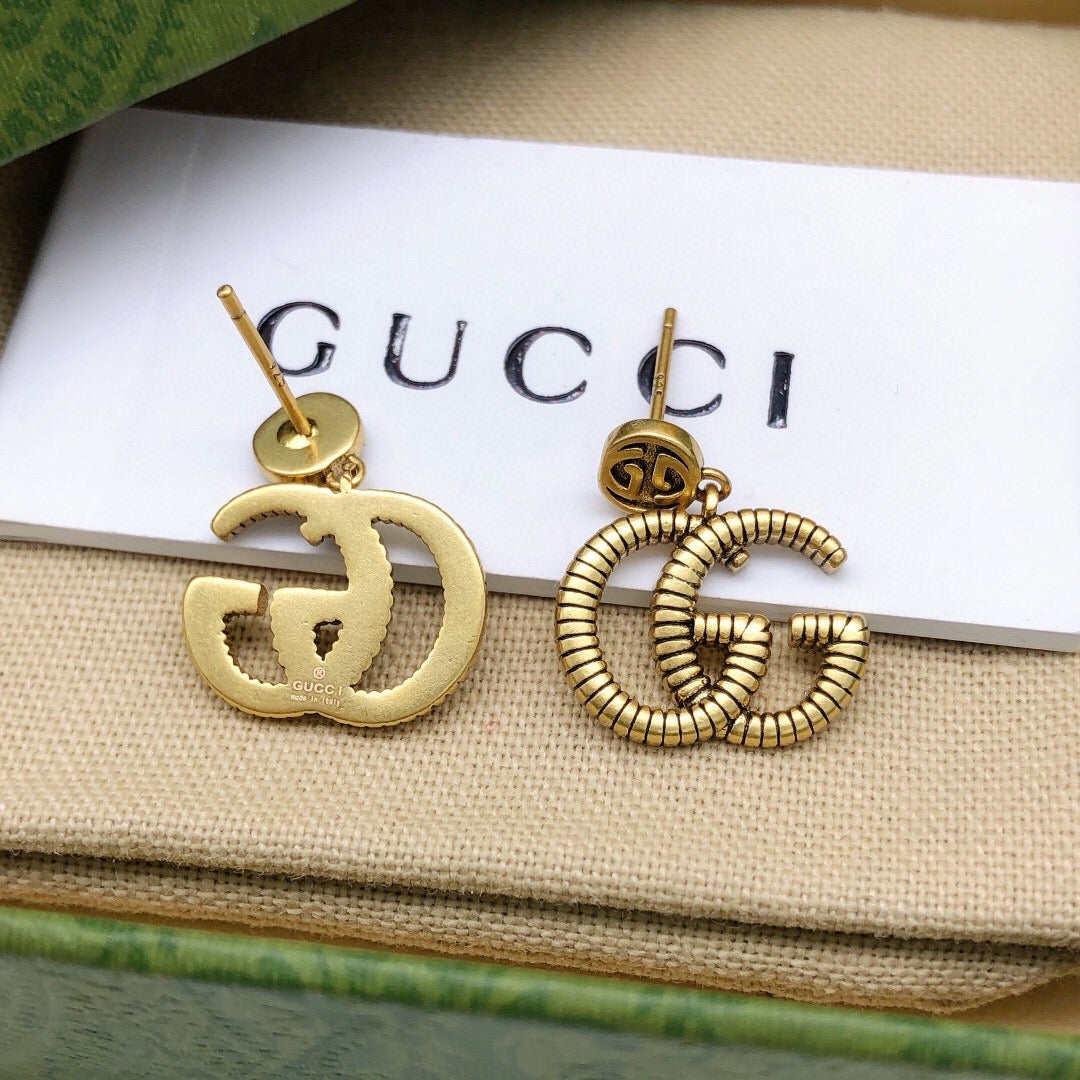 Double-G Emblem Stud Earrings in Polished Metal-Tone – Design 026 side detail