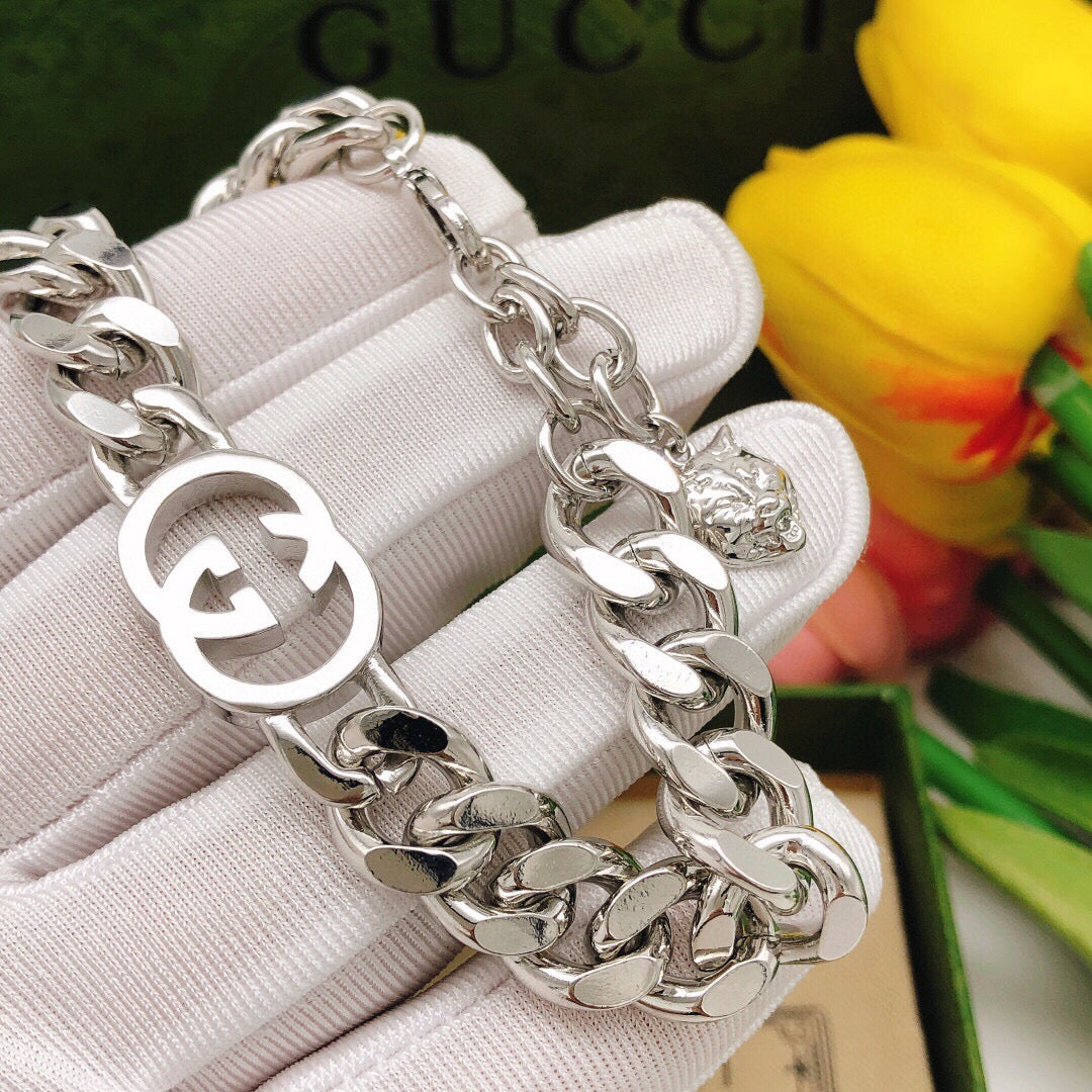 Double-G Emblem Bracelet in Silver-Tone side detail