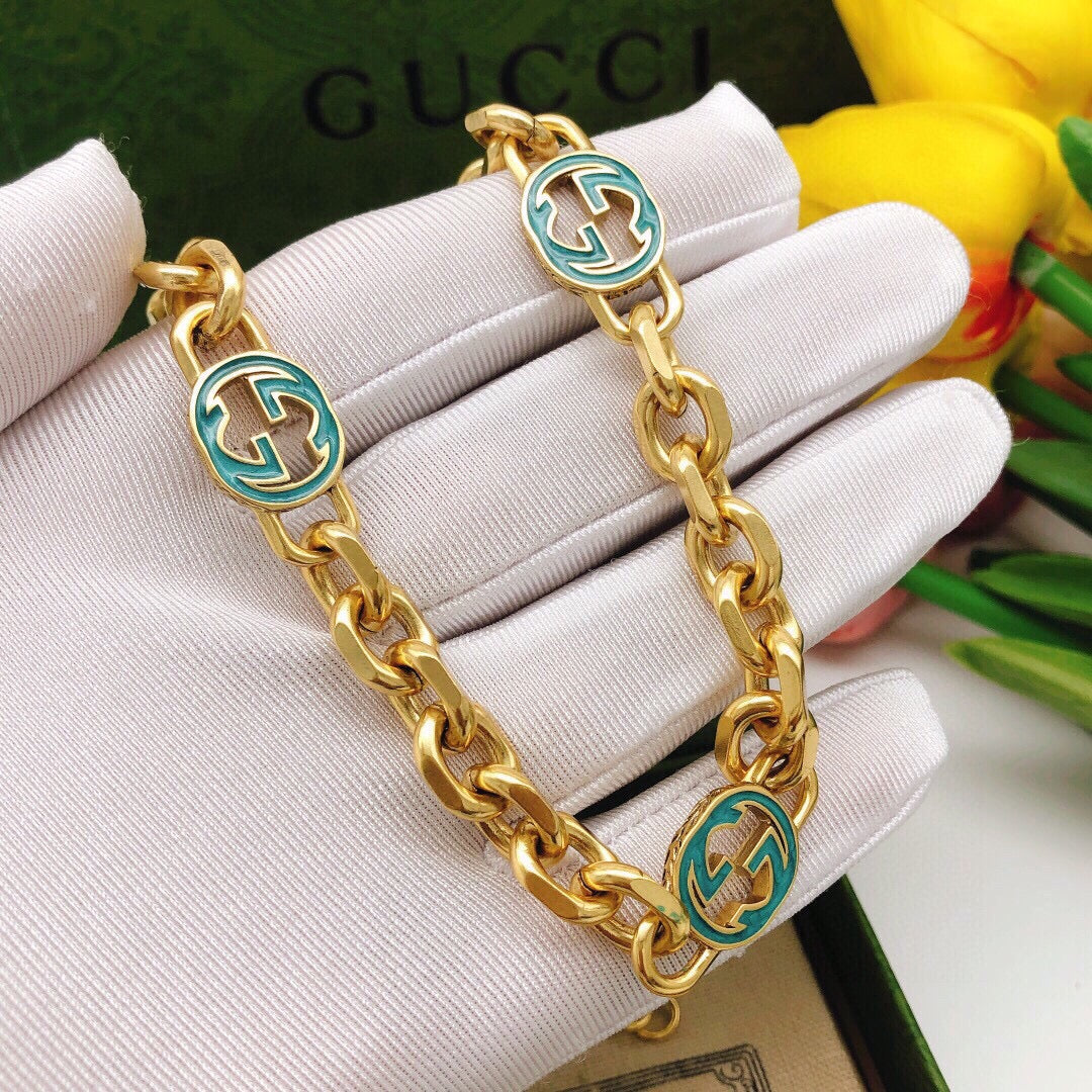 Double-G Emblem Bracelet in Polished Metal-Tone – Design 014 detail view