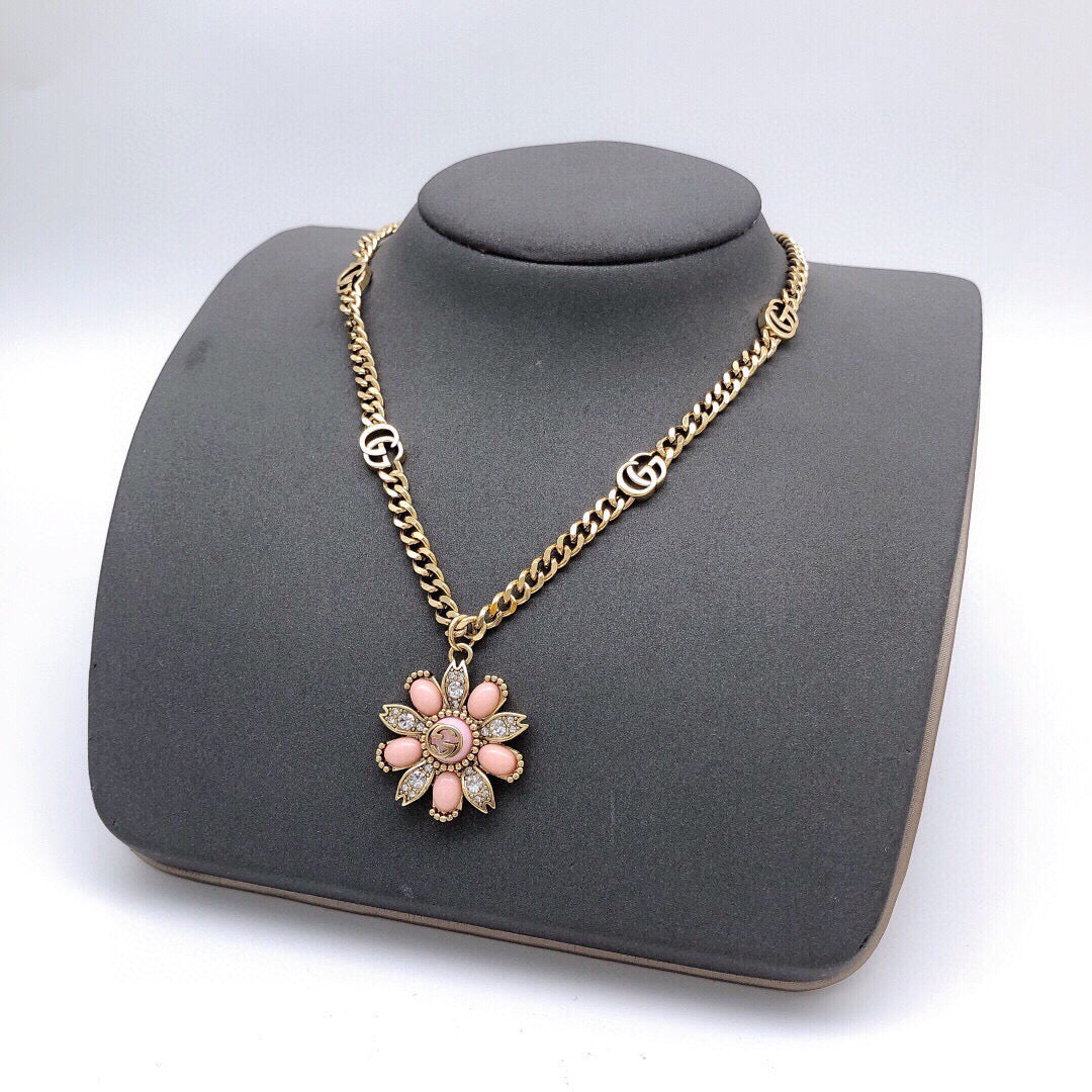Floral Pendant Necklace in Polished Metal-Tone – Design 008 close-up detail