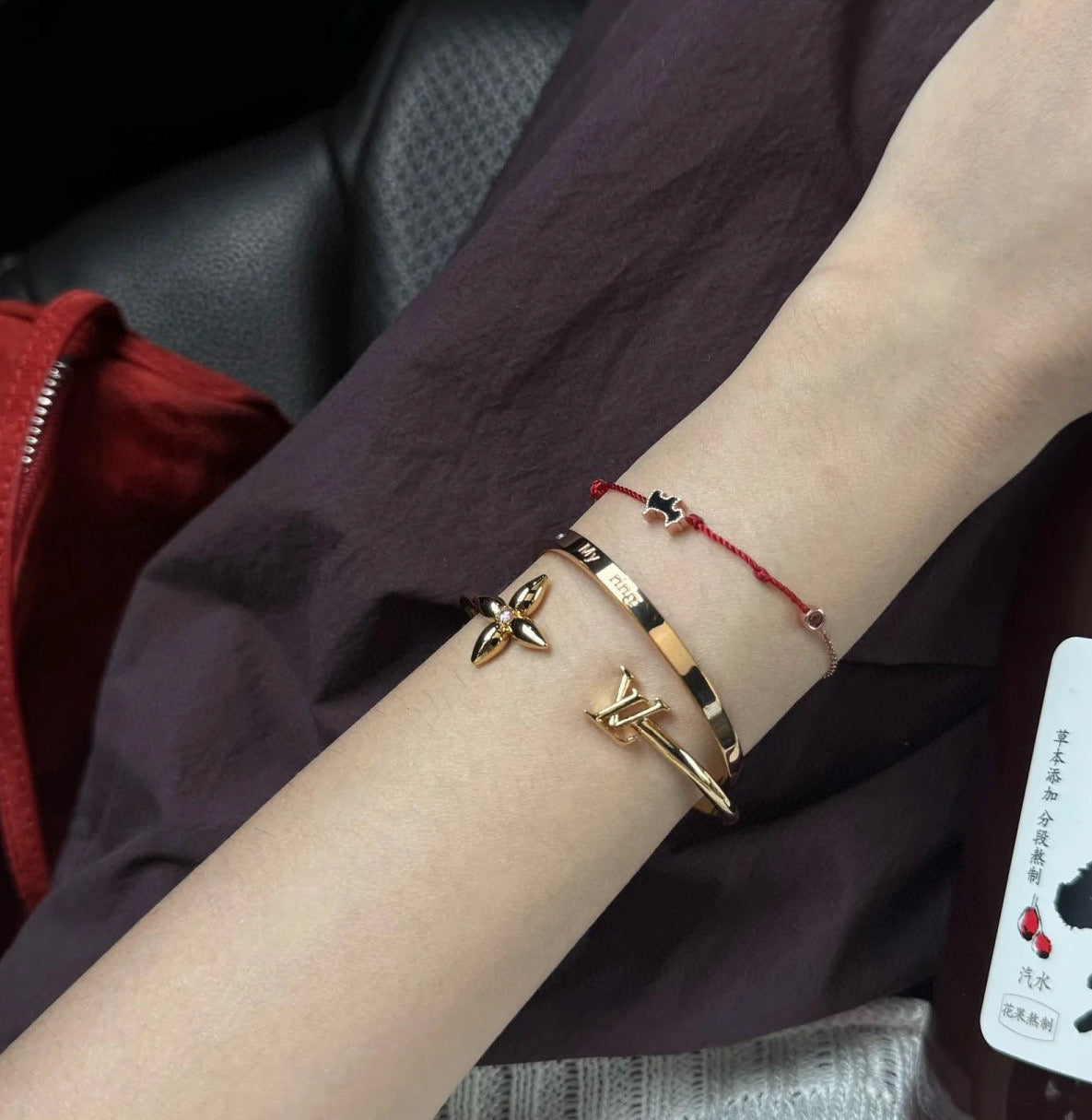 Clover Bangle in Polished Metal-Tone – Clover Detail – Design 013 front product view