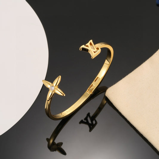 Clover Bangle in Polished Metal-Tone – Clover Detail – Design 020 main product view
