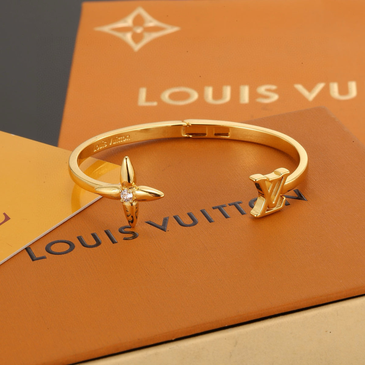 Clover Bangle in Polished Metal-Tone – Clover Detail – Design 020 styled product view