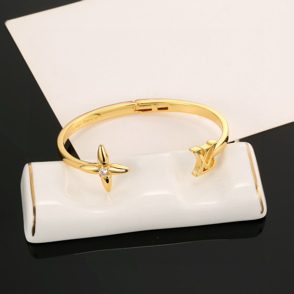 Clover Bangle in Polished Metal-Tone – Clover Detail – Design 020 front product view