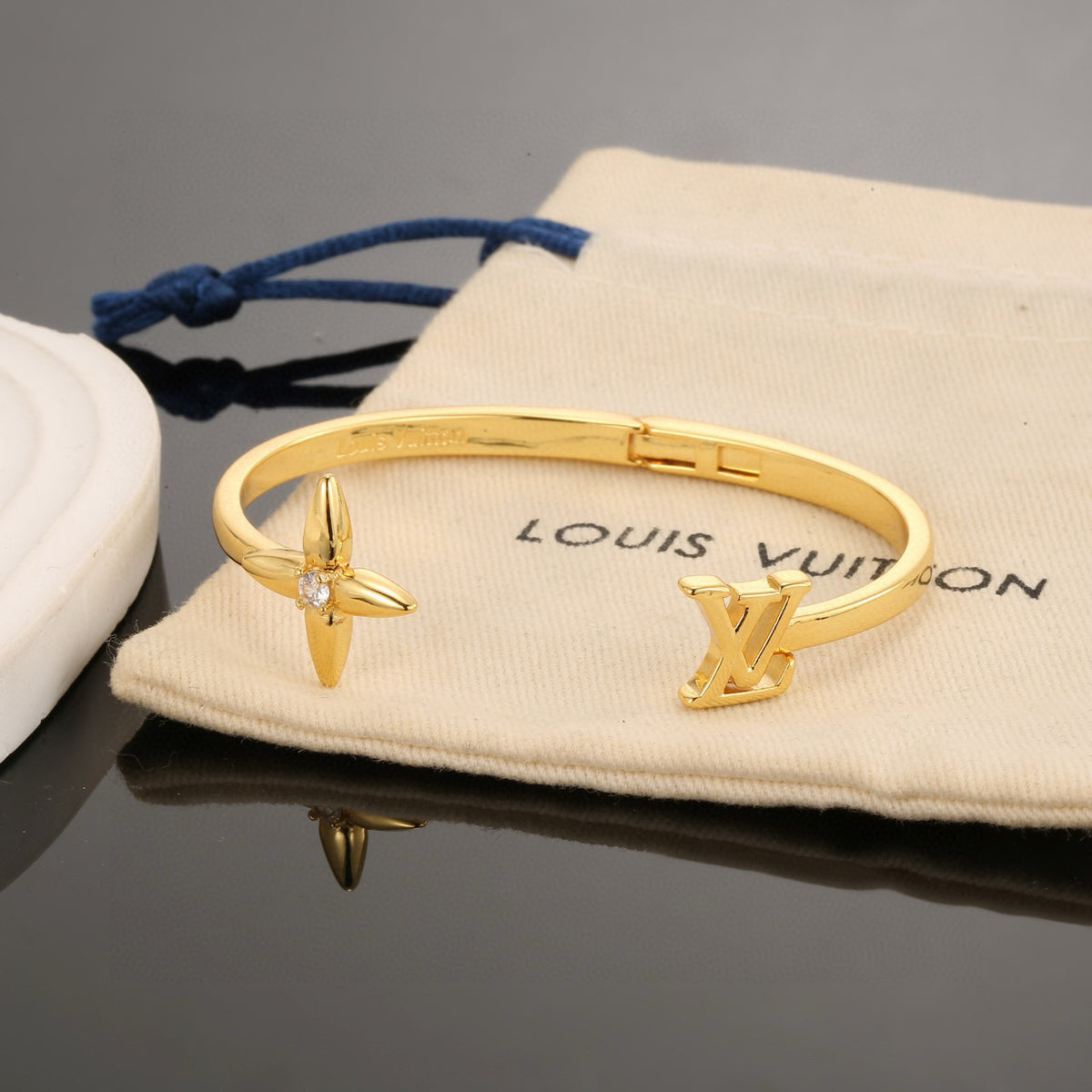 Clover Bangle in Polished Metal-Tone – Clover Detail – Design 020 close-up detail