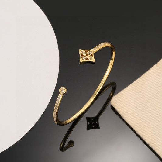 Clover Bangle in Polished Metal-Tone – Clover Detail – Design 016 main product view