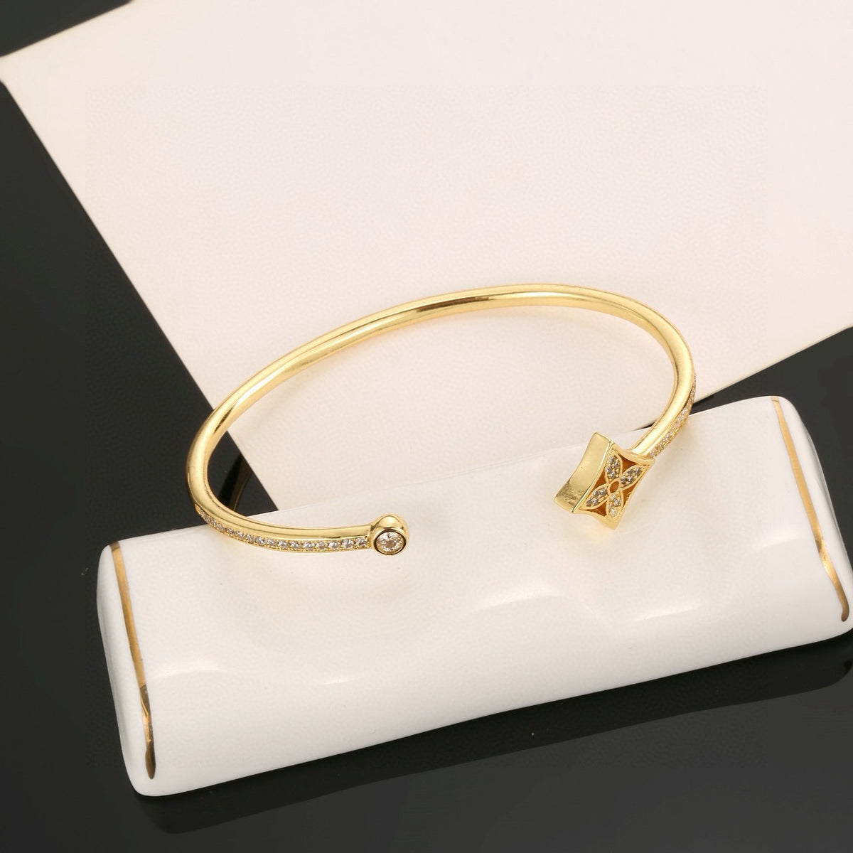 Clover Bangle in Polished Metal-Tone – Clover Detail – Design 016 detail view