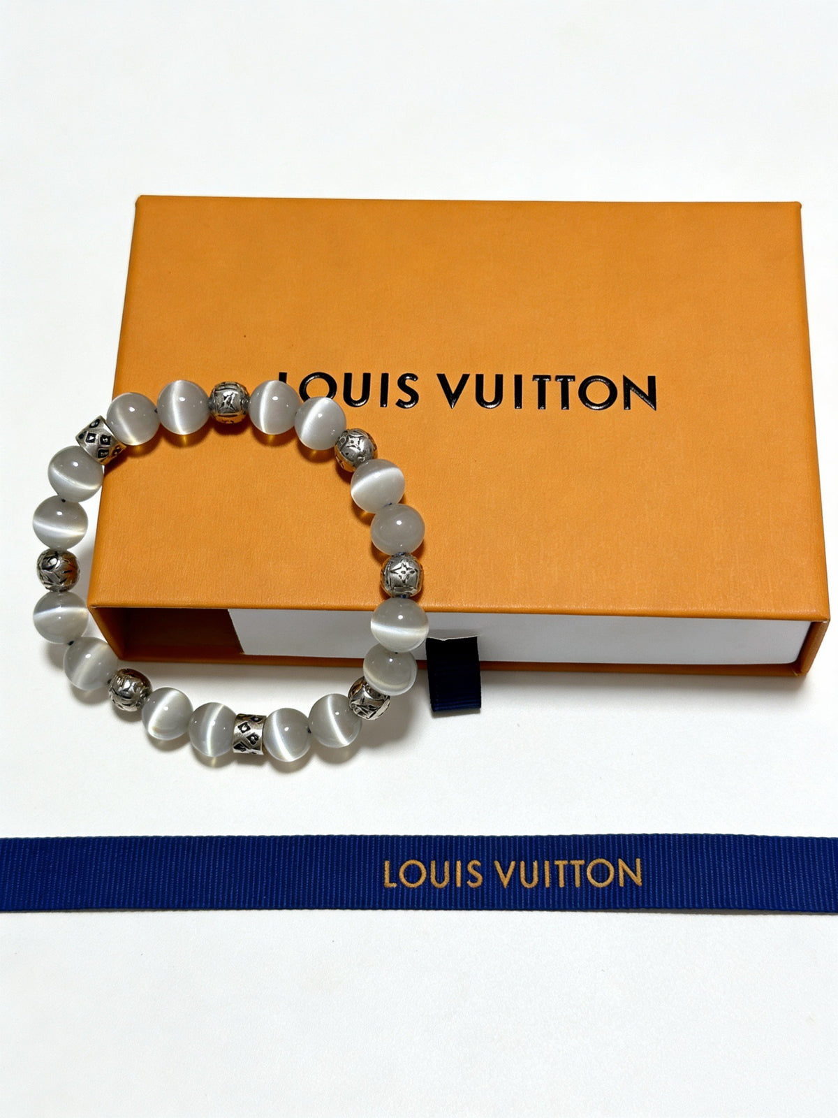 Geometric Emblem Bracelet in Silver-Tone – Design 029 detail view