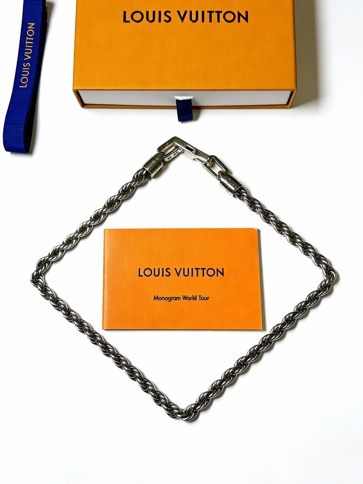 Chain Pendant Necklace in Silver-Tone – Design 034 detail view