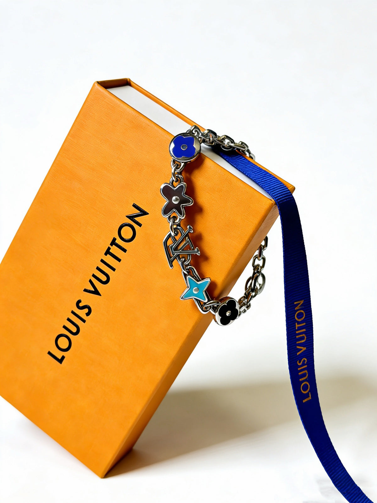 Chain Bracelet in Silver-Tone – Design 016 close-up detail