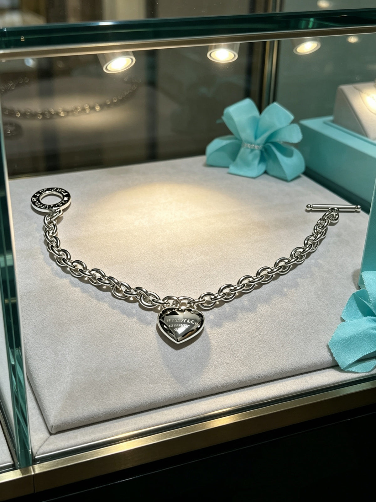 Signature Motif Bracelet in Silver-Tone – Vintage Detail – Design 82 detail view