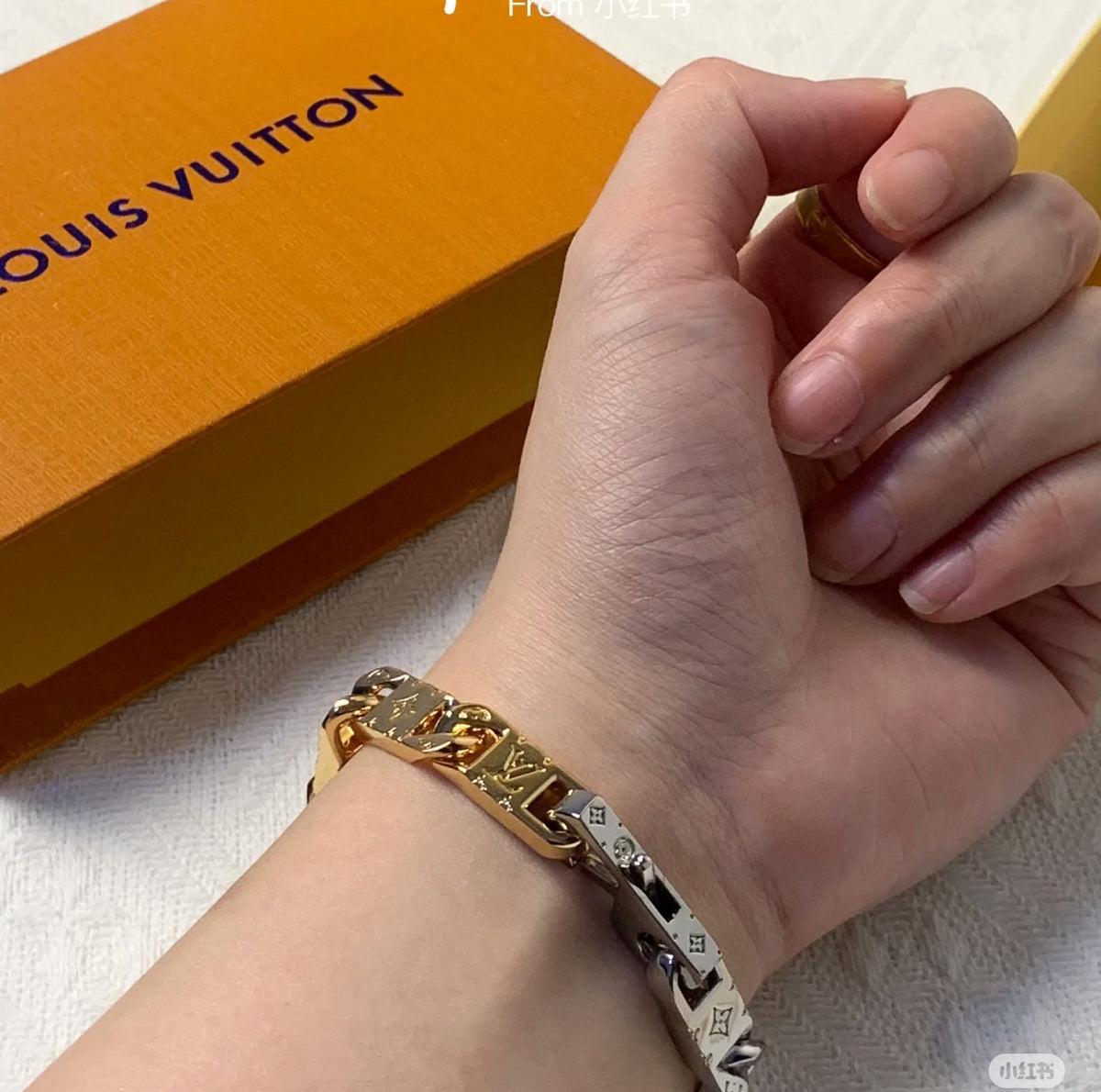 Letter Emblem Bracelet in Polished Metal-Tone – Design 031 close-up detail