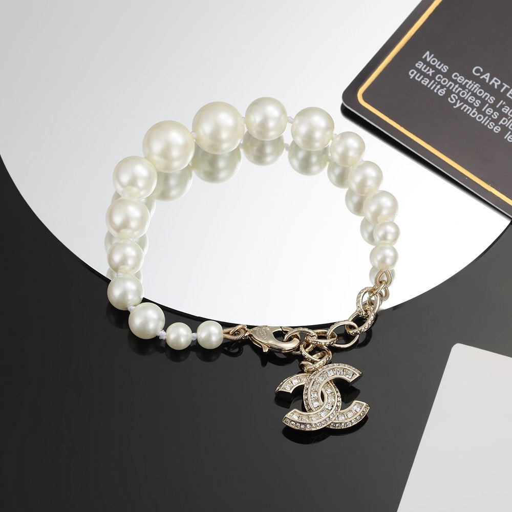 Pearl Bracelet in Polished Metal-Tone – Pearl Detail – Design 007 front product view