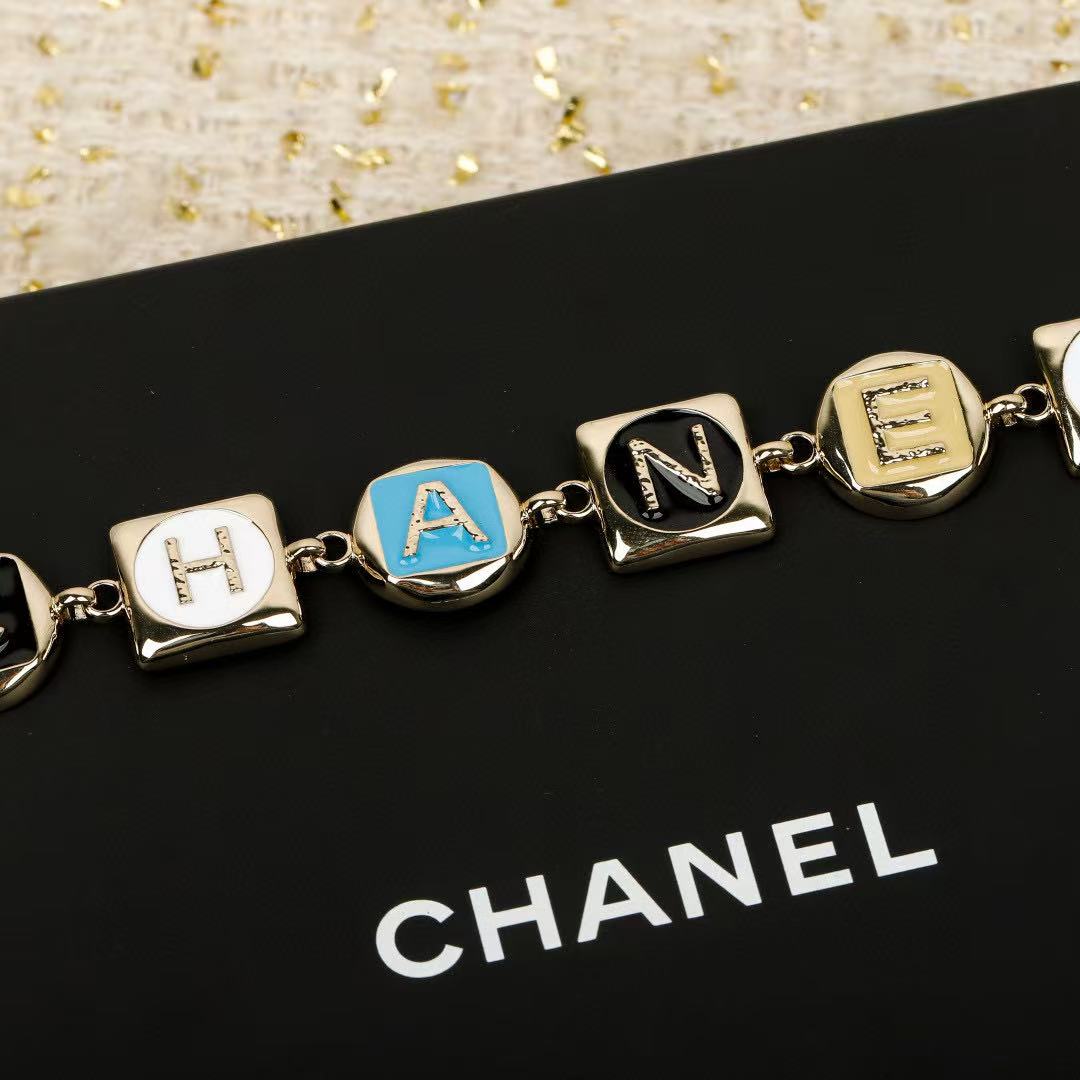 Letter Pendant Necklace in Polished Metal-Tone – Design 013 close-up detail