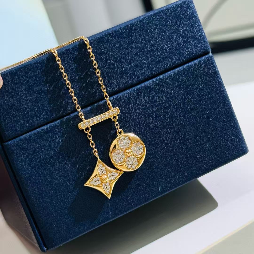 Clover Pendant Necklace in Polished Metal-Tone – Clover Detail – Design 008 styled product view