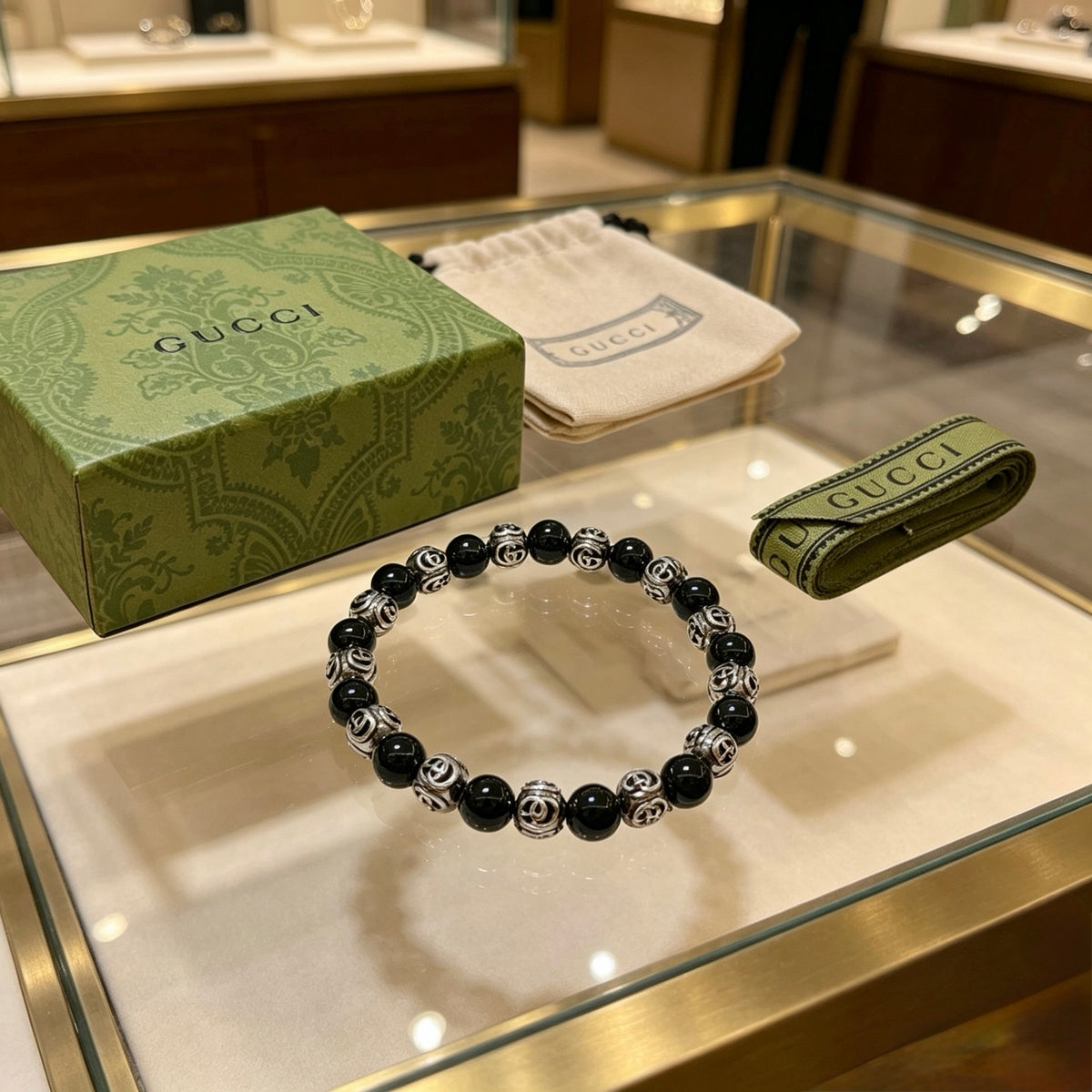 Double-G Emblem Beaded Bracelet in Polished Metal-Tone – Agate Detail – Design 025 side detail