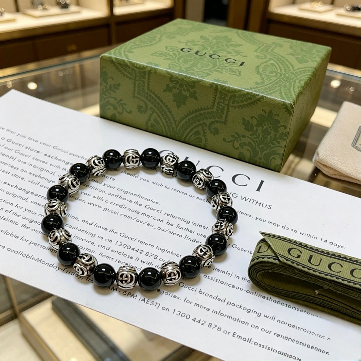 Double-G Emblem Beaded Bracelet in Polished Metal-Tone – Agate Detail – Design 025 close-up detail