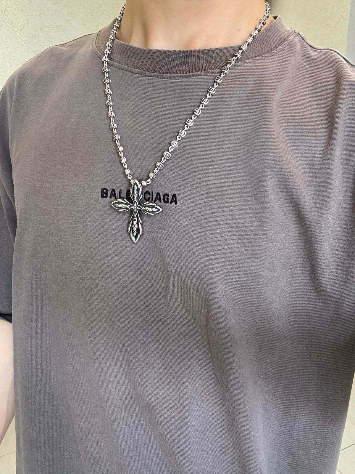 Double-G Emblem Pendant Necklace in Silver-Tone – Vintage Detail – Design 041 front product view