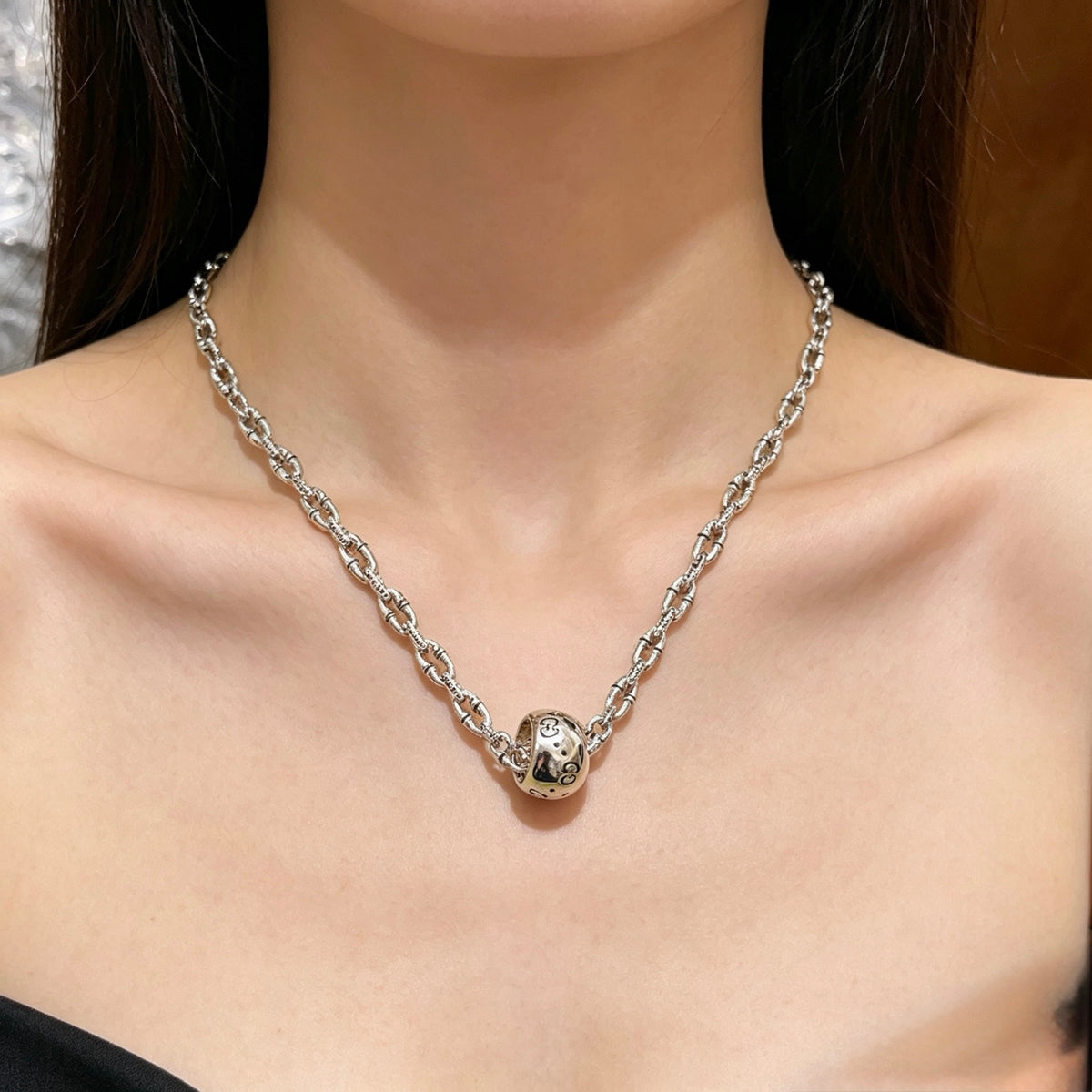 Double-G Emblem Pendant Necklace in Silver-Tone – Vintage Detail – Design 040 detail view