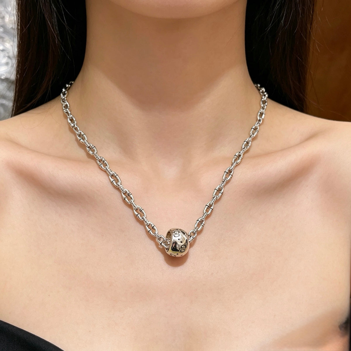 Double-G Emblem Pendant Necklace in Silver-Tone – Vintage Detail – Design 040 detail view