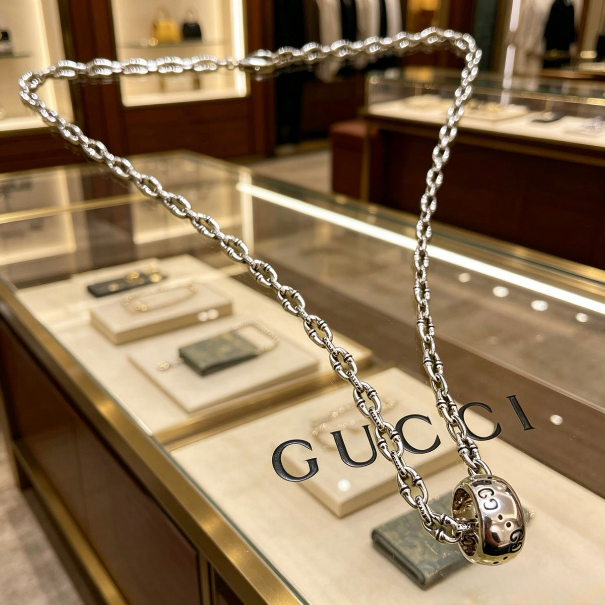 Double-G Emblem Pendant Necklace in Silver-Tone – Vintage Detail – Design 040 close-up detail