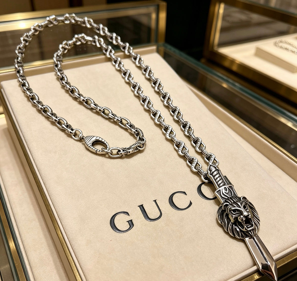 Double-G Emblem Pendant Necklace in Silver-Tone – Vintage Detail – Design 038 main product view