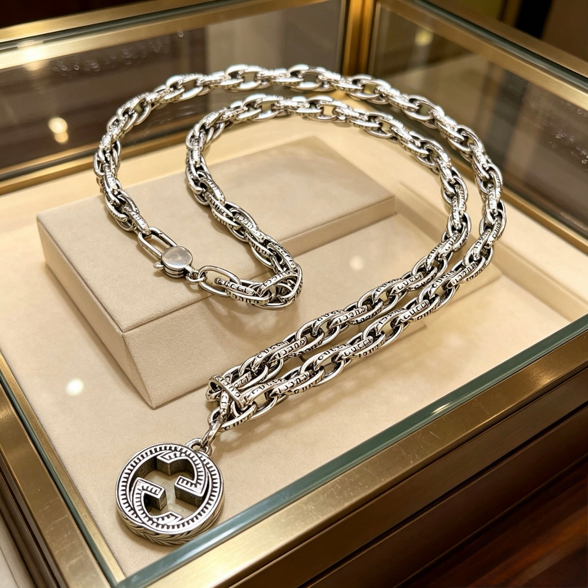 Double-G Emblem Pendant Necklace in Silver-Tone – Vintage Detail – Design 037 main product view