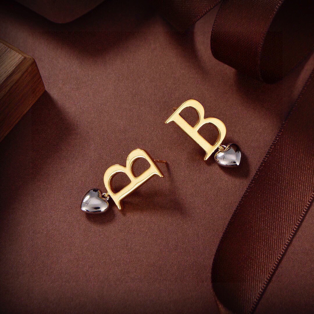 Ring Motif Stud Earrings in Polished Metal-Tone – Design 004 close-up detail