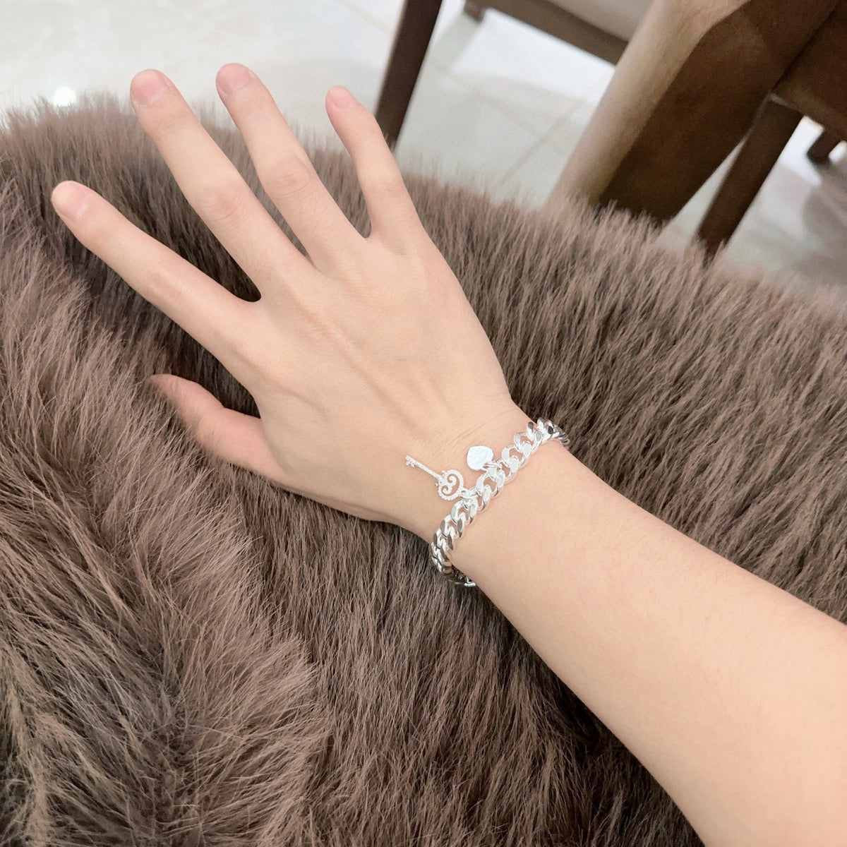 Signature Motif Bracelet in Silver-Tone – Vintage Detail – Design 91 detail view