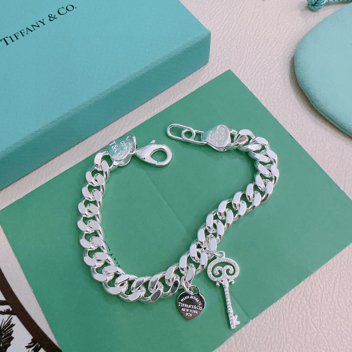 Signature Motif Bracelet in Silver-Tone – Vintage Detail – Design 91 side detail
