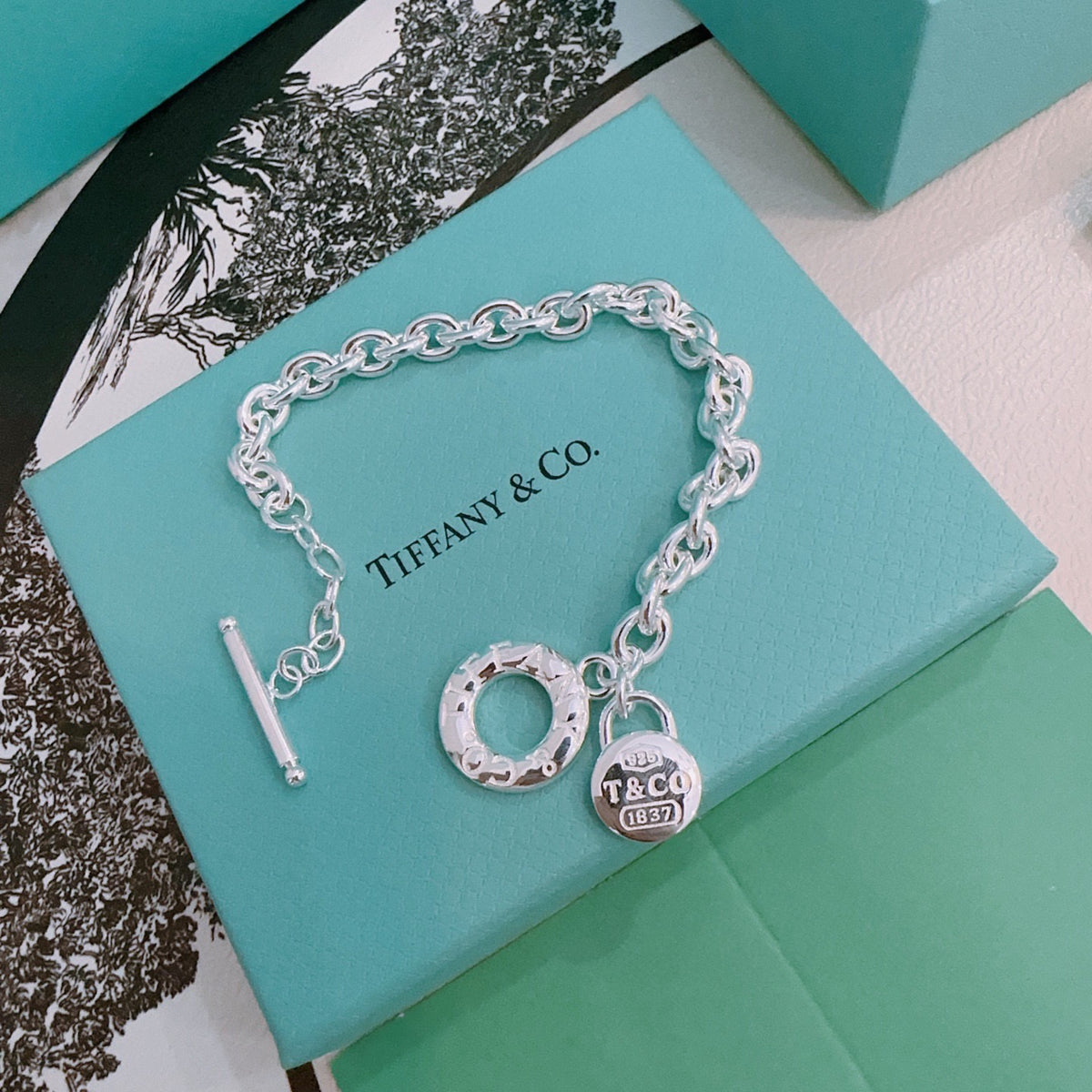 Signature Motif Bracelet in Silver-Tone – Vintage Detail – Design 90 front product view