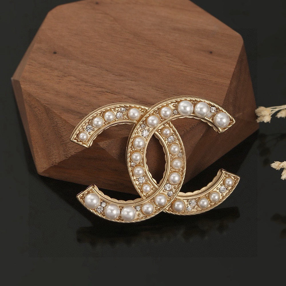 Double-C Emblem Brooch in Gold-Tone – Pearl Detail – Design 007 front product view