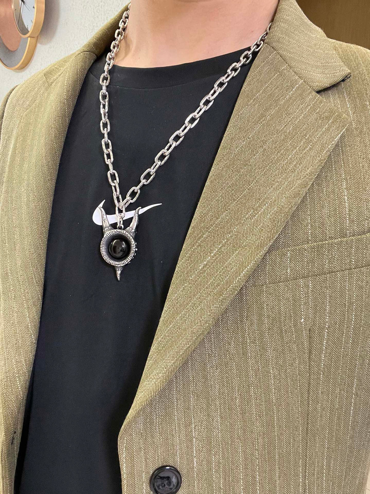 Double-G Emblem Pendant Necklace in Silver-Tone – Vintage Detail – Design 046 detail view