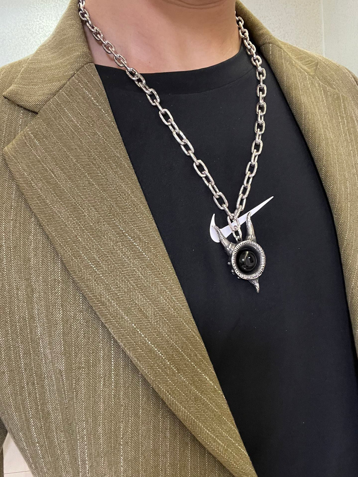 Double-G Emblem Pendant Necklace in Silver-Tone – Vintage Detail – Design 046 detail view