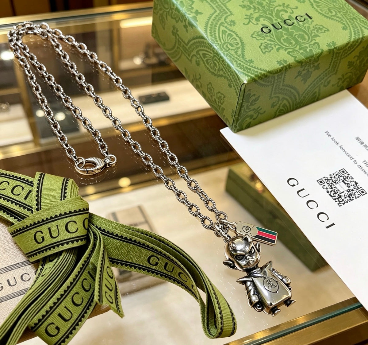 Double-G Emblem Pendant Necklace in Polished Metal-Tone – Vintage Detail – Design 047 side detail