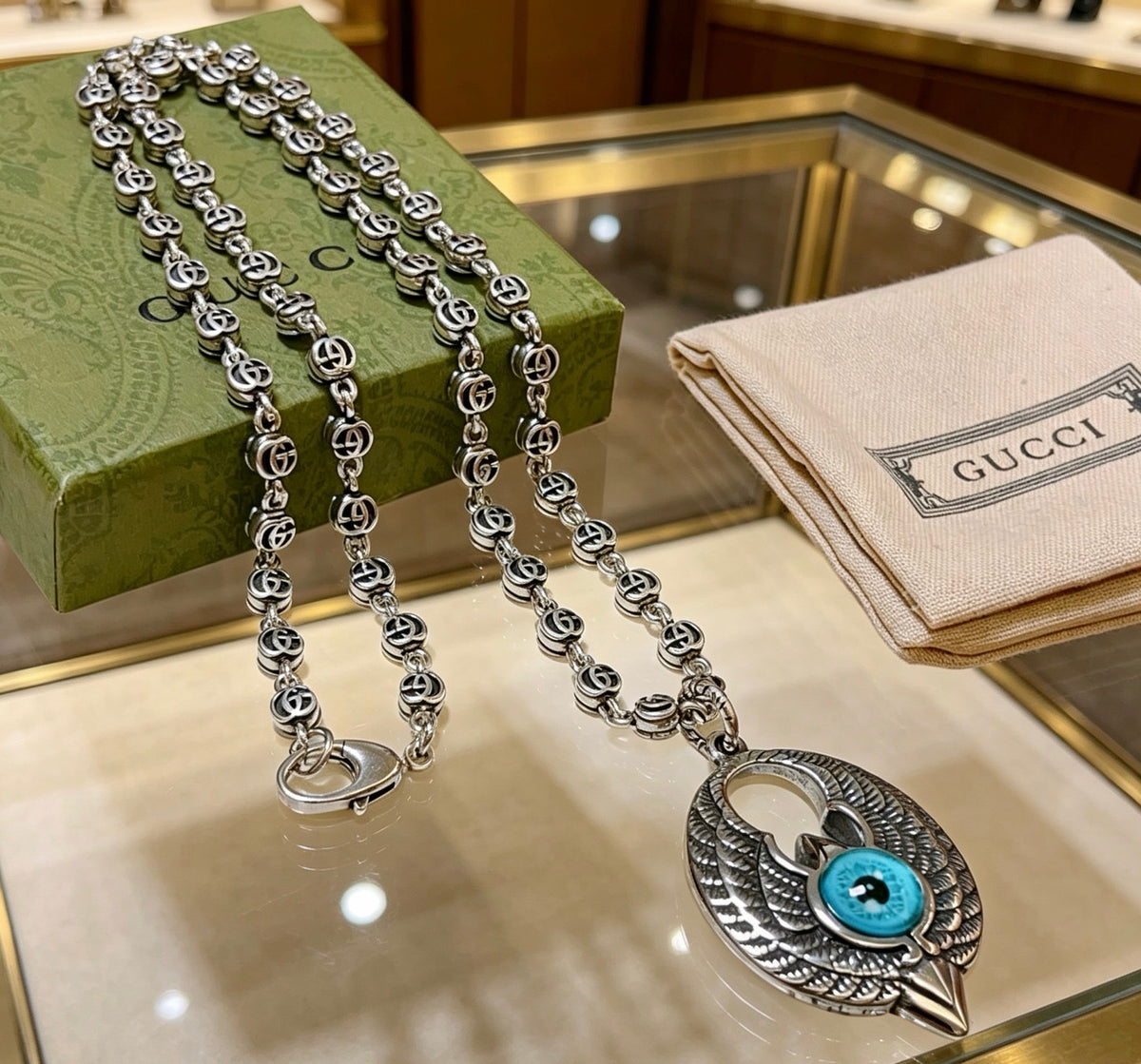 Double-G Emblem Pendant Necklace in Silver-Tone – Vintage Detail – Design 045 main product view