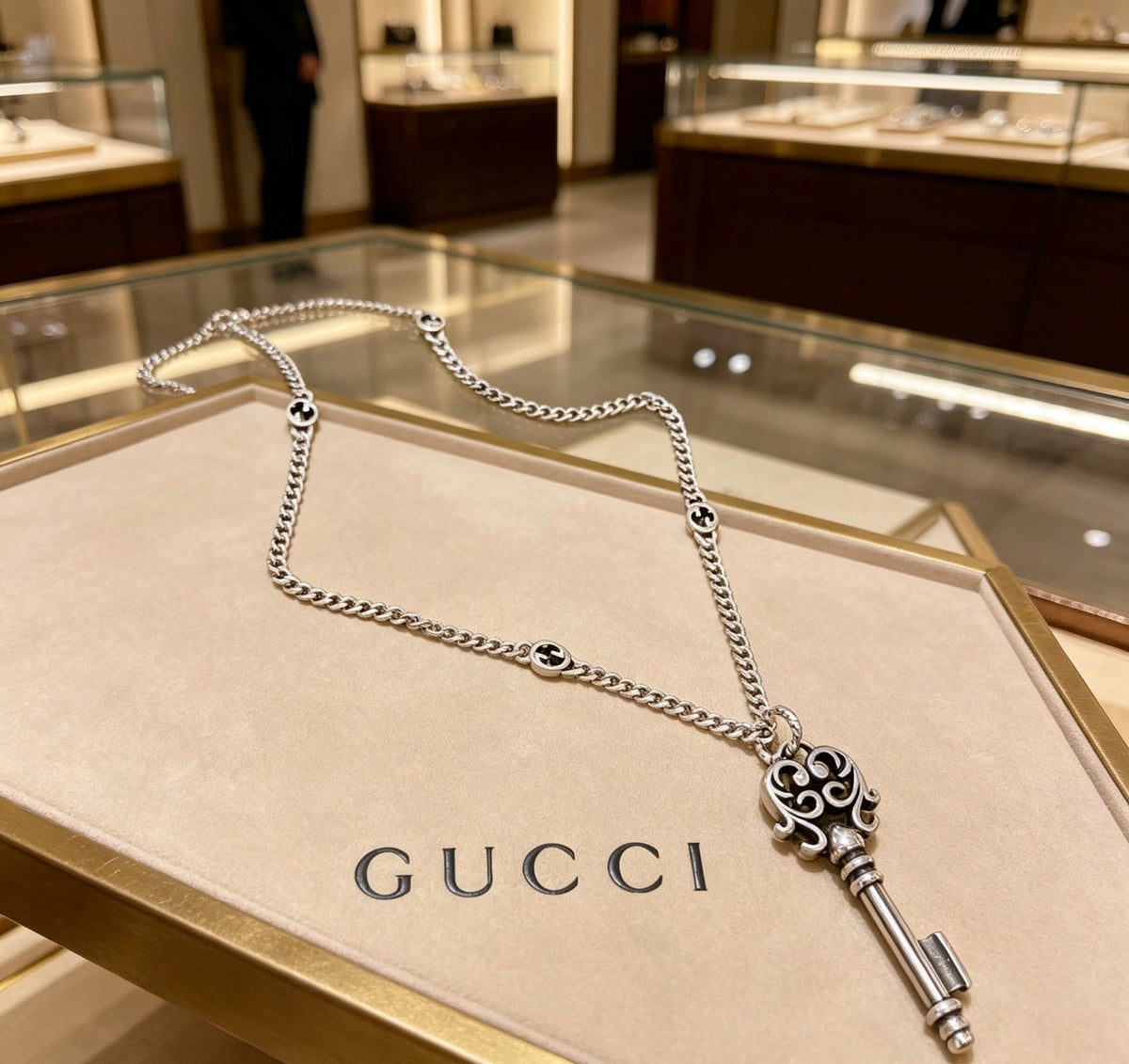 Double-G Emblem Pendant Necklace in Polished Metal-Tone – Vintage Detail – Design 045 side detail
