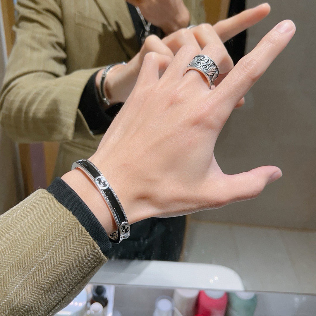 Double-G Emblem Bangle in Polished Metal-Tone – Design 031 detail view