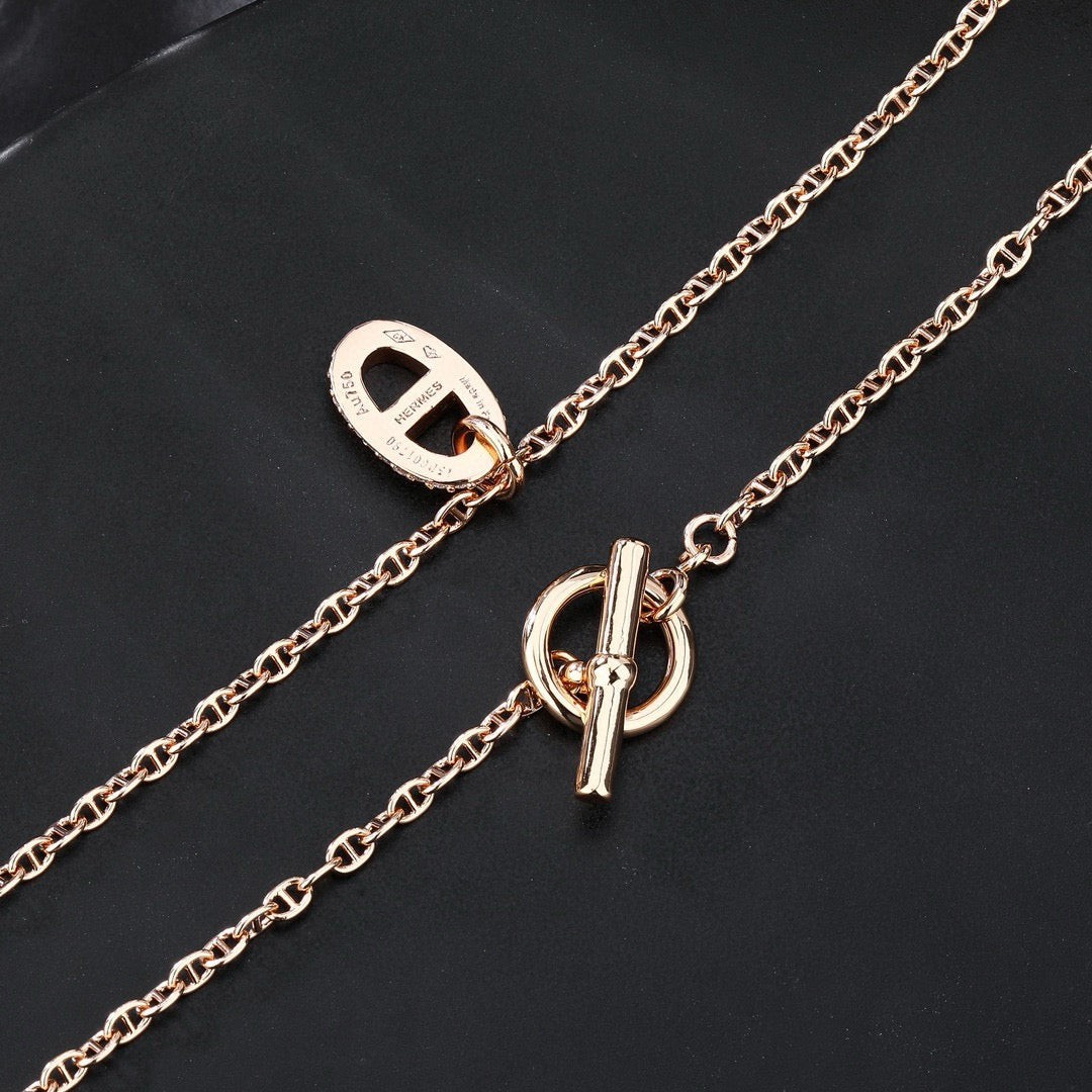 Toggle Pendant Necklace in Rose-Gold-Tone – Rose Gold Detail – Design 003 close-up detail