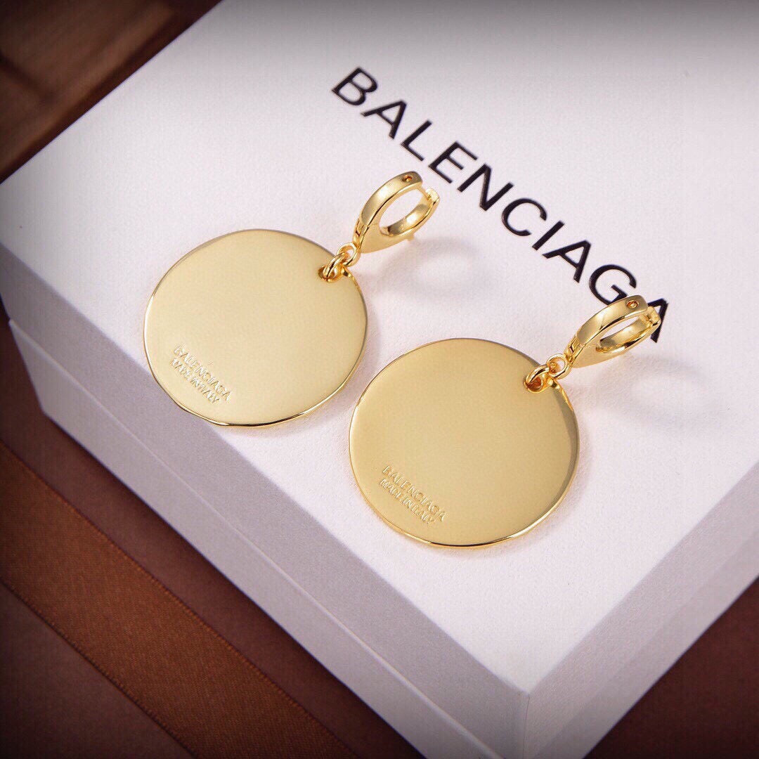 Ring Motif Statement Earrings in Gold-Tone – Design 011 close-up detail
