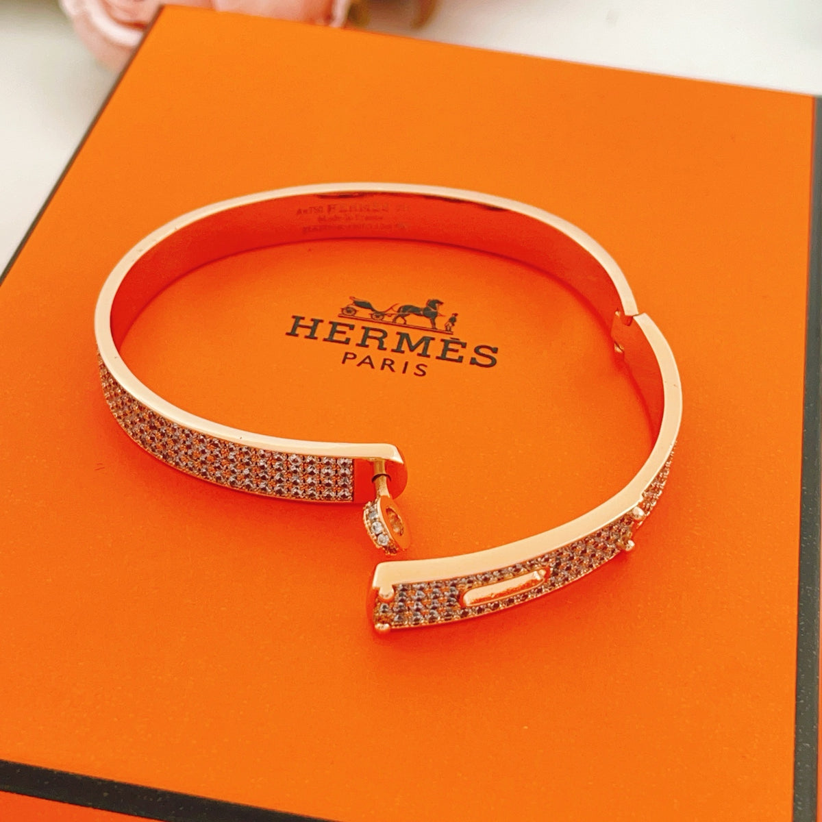 Geometric Emblem Bangle in Rose-Gold-Tone – Rose Gold Detail – Design 004 close-up detail