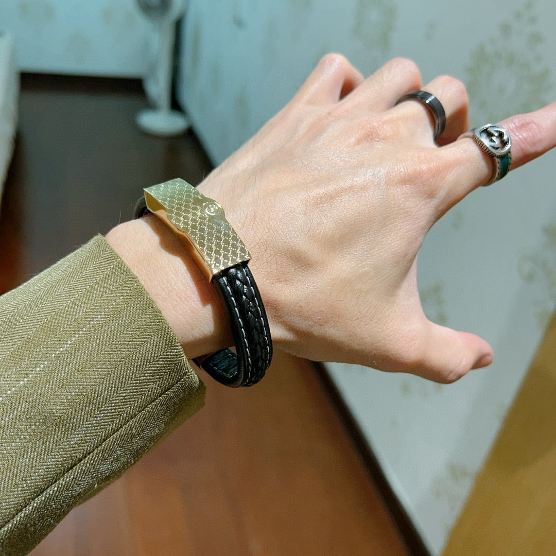 Double-G Emblem Bangle in Silver-Tone – Vintage Detail – Design 024 styled product view